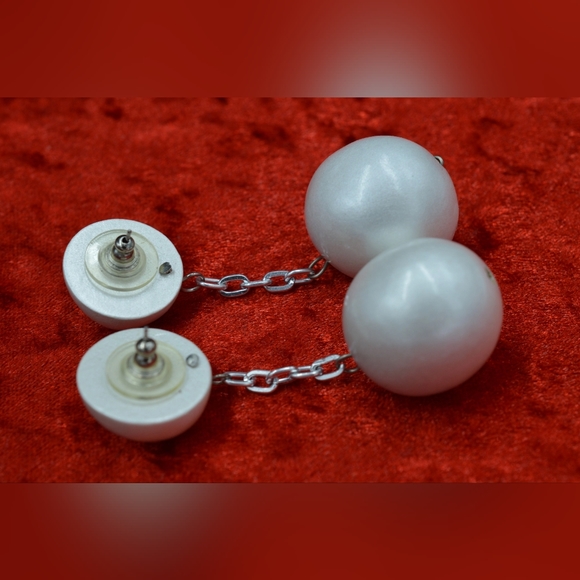 Earrings Snowballs  🤍❄️🤍 Made in Canada.  🇨🇦Early 90s - Picture 5 of 5